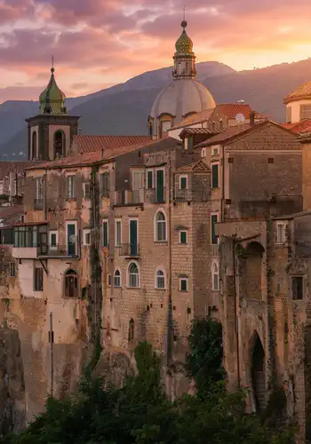 Die schwimmende Festung: Warum Sant'Agata de' Goti das dramatischste Juwel im Sannio ist